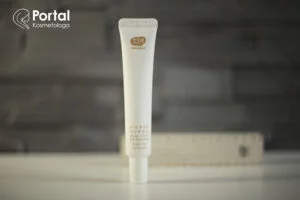 Przeciwzmarszczkowa esencja rozjaśniająca pod oczy Organic Flowers Eye Essence Brightening Anti-Wrinkle