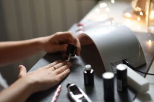 Manicure z lakierem One Step Hybrid krok po kroku