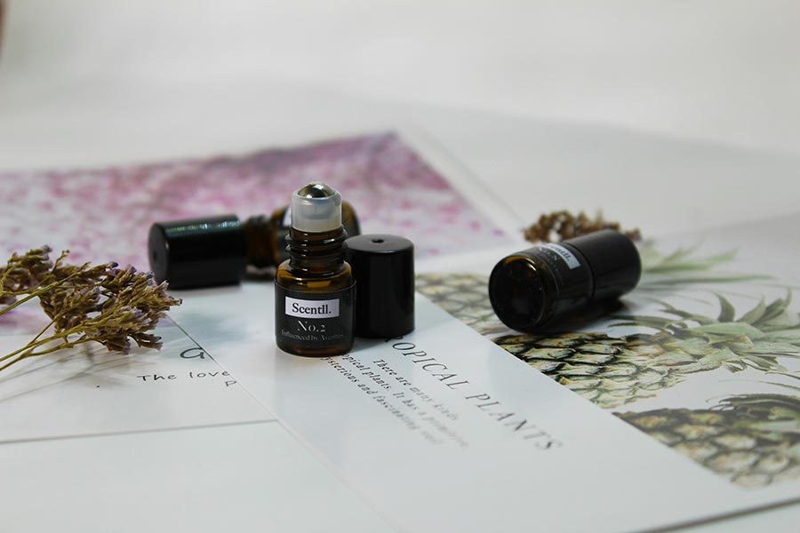 Naturalne perfumy – co to, czym różnią się od zwykłych i jak je wybrać