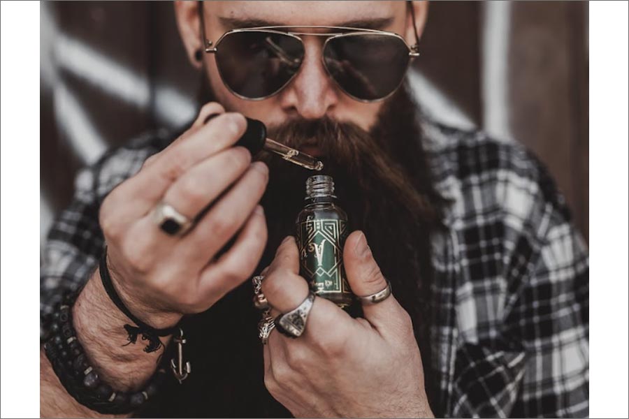 Mężczyzna z bordą, olejek