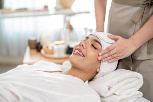 Jakie kwasy wybrać do peelingu w gabinecie kosmetycznym? Przewodnik dla kosmetologów