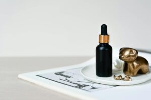 Retinol i kwas hialuronowy w jednej rutynie – jak łączyć aktywną pielęgnację z nawilżaniem?